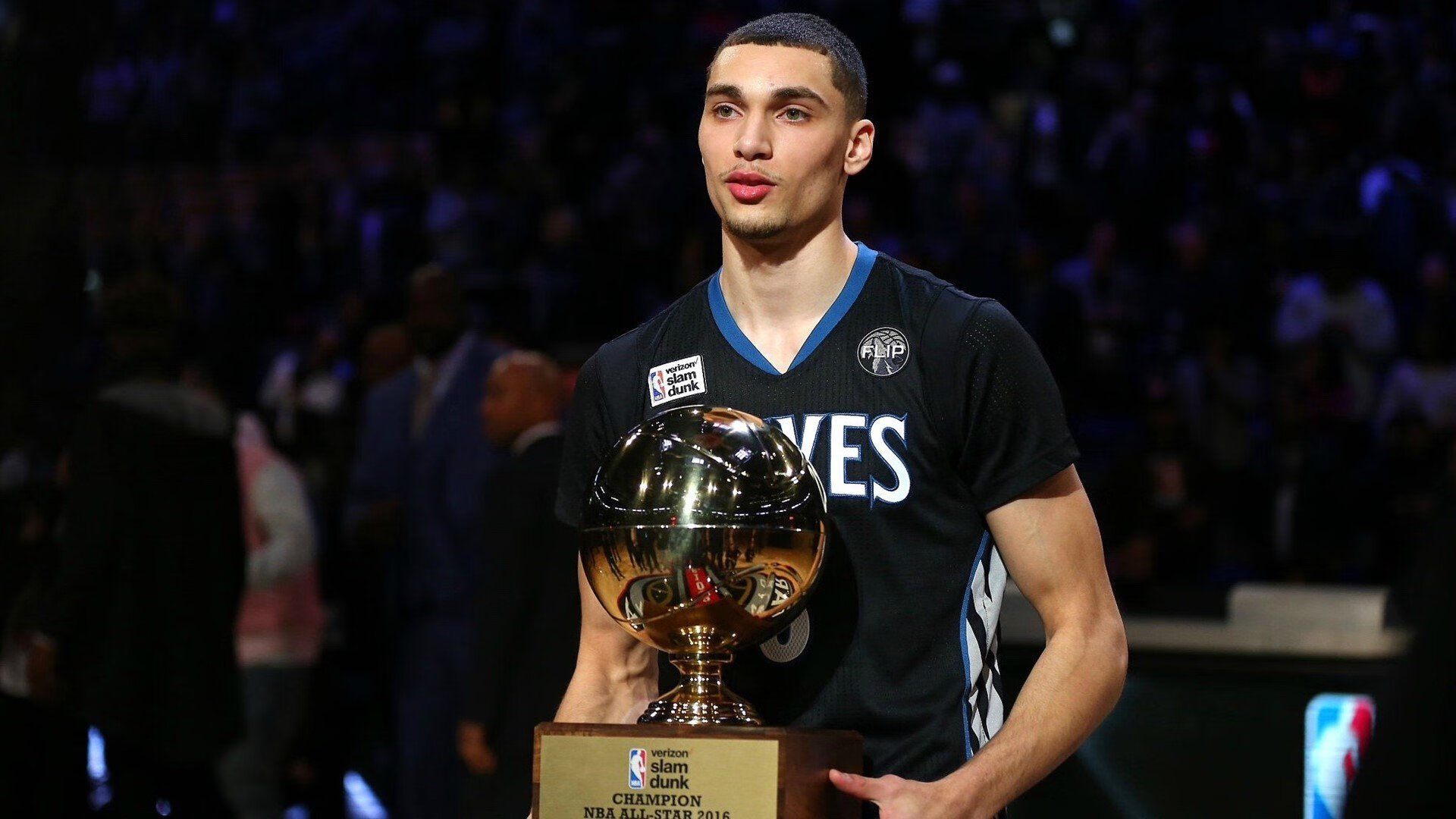 “冠军悬念持续升级：排名变幻牵动百万粉丝心”，《冠军》